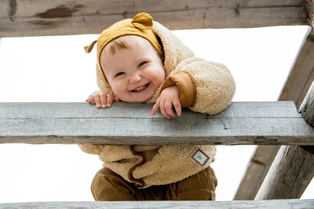 à quel âge bébé rigole ?