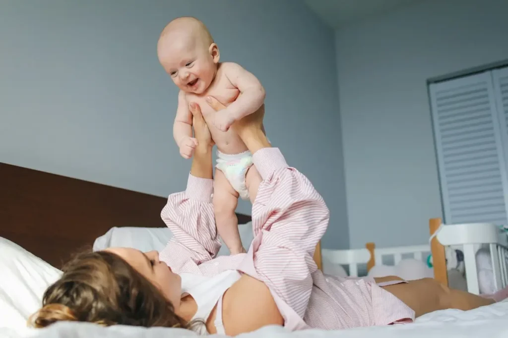 combien de temps bébé garde couche